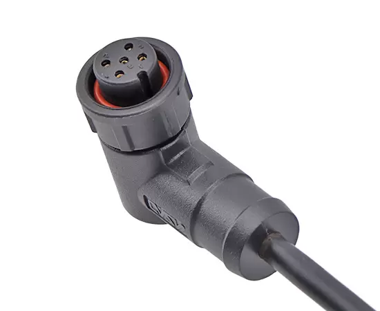 E10直角雌のオーバーモールドプラグ（銃剣）